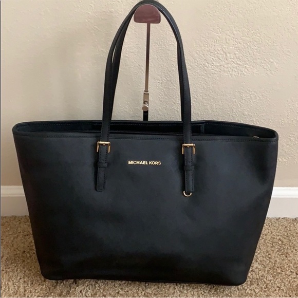 Michael Kors Handbags - Michael Kors Elegant Black Tote